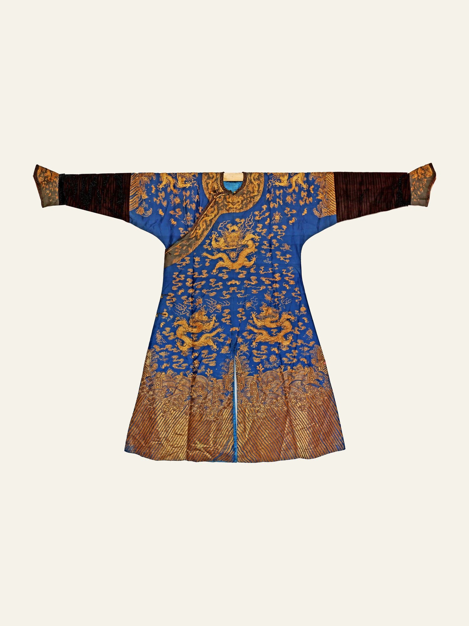 清代蓝地云龙纹吉服袍 正面