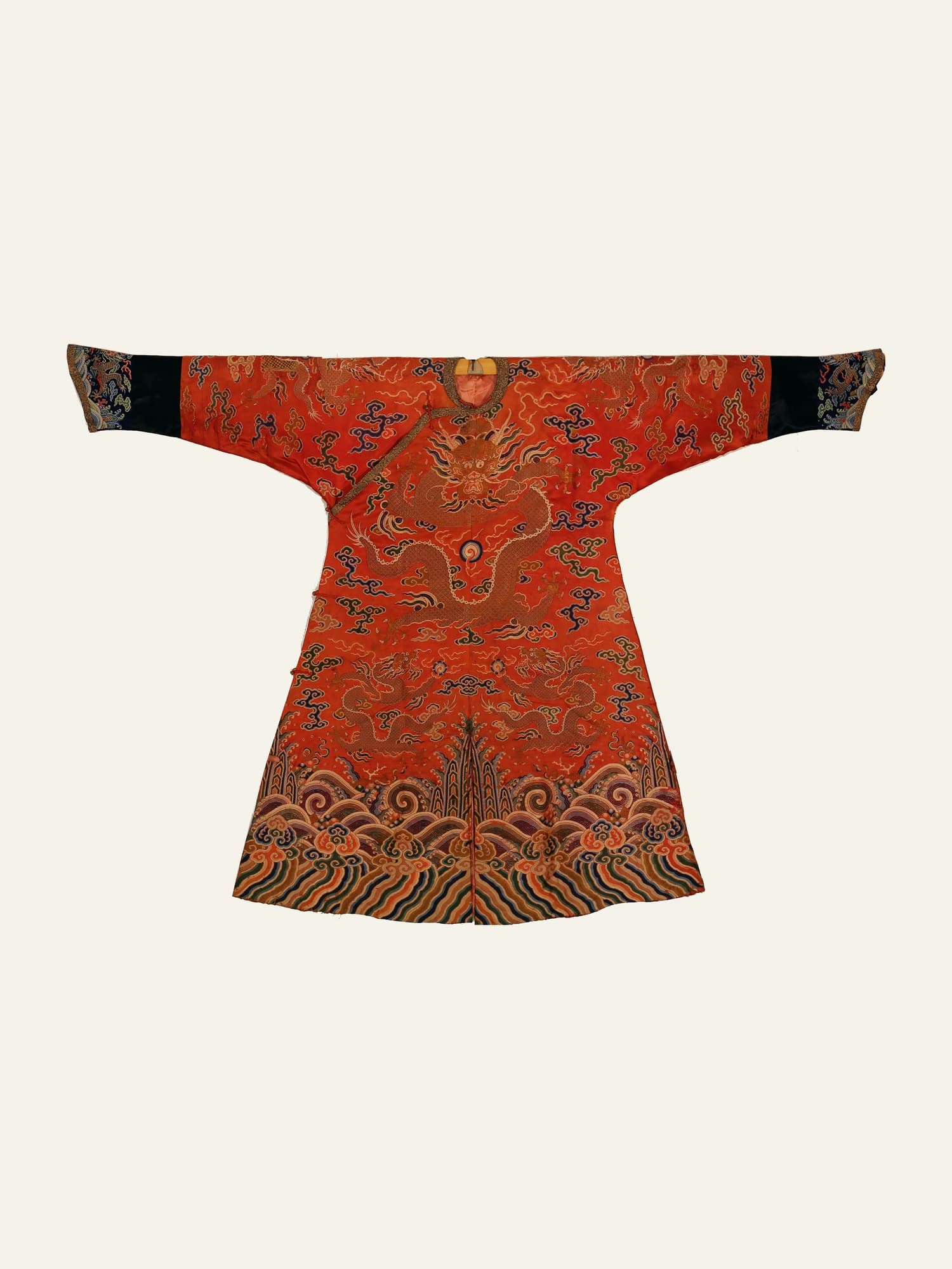 清代红地云龙纹吉服袍