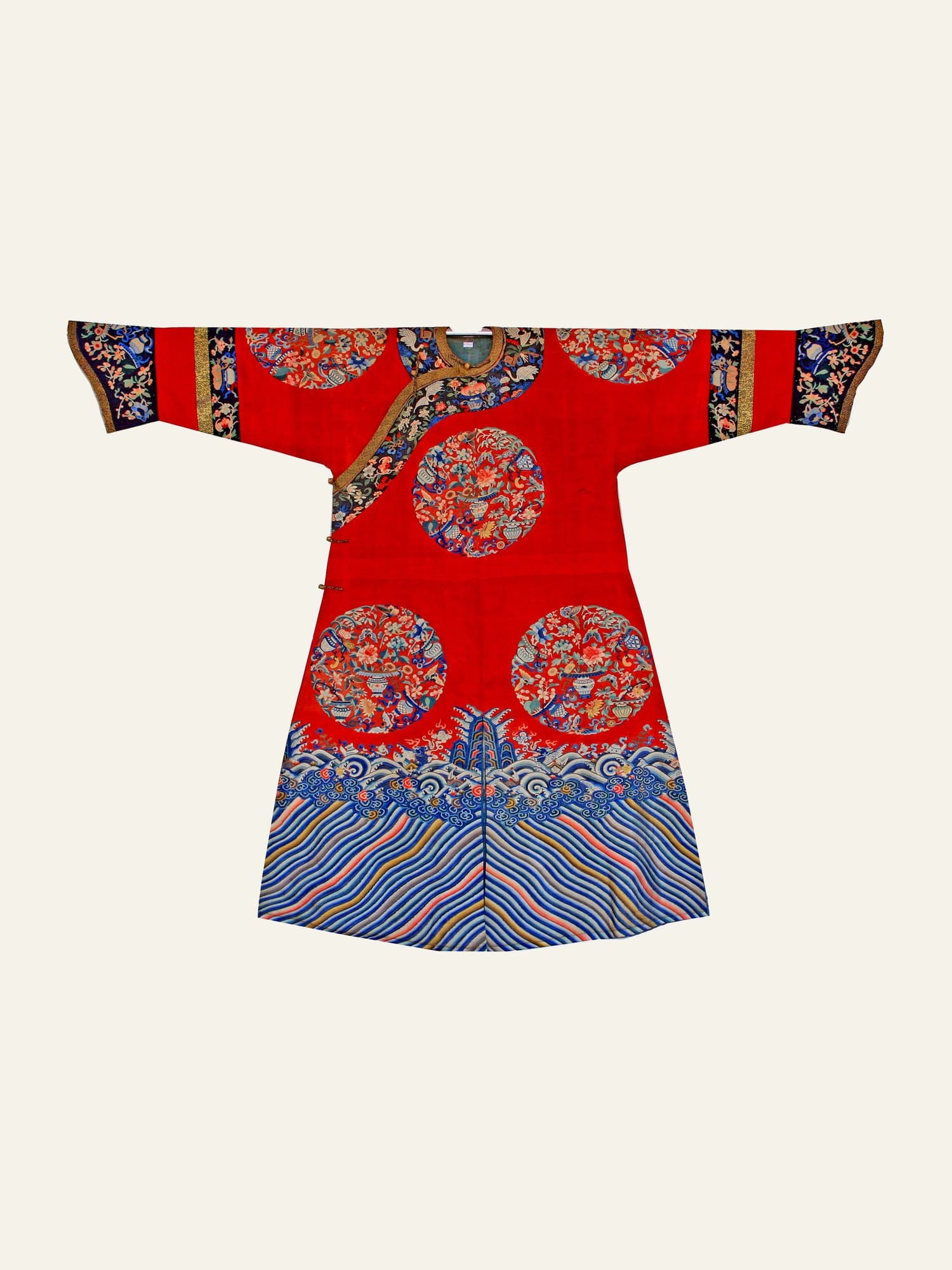 A second surcoat of the same type