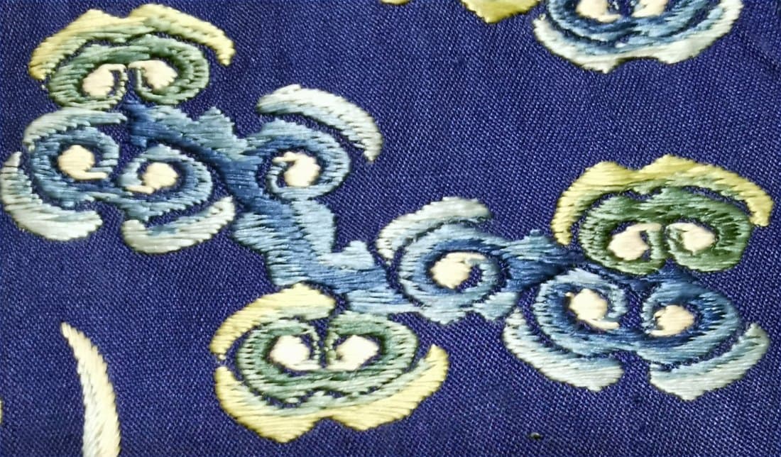 Cloud motif (i)