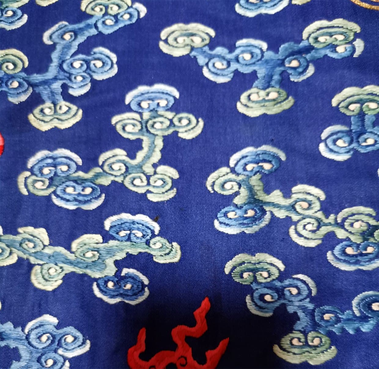 Cloud motif (vi)